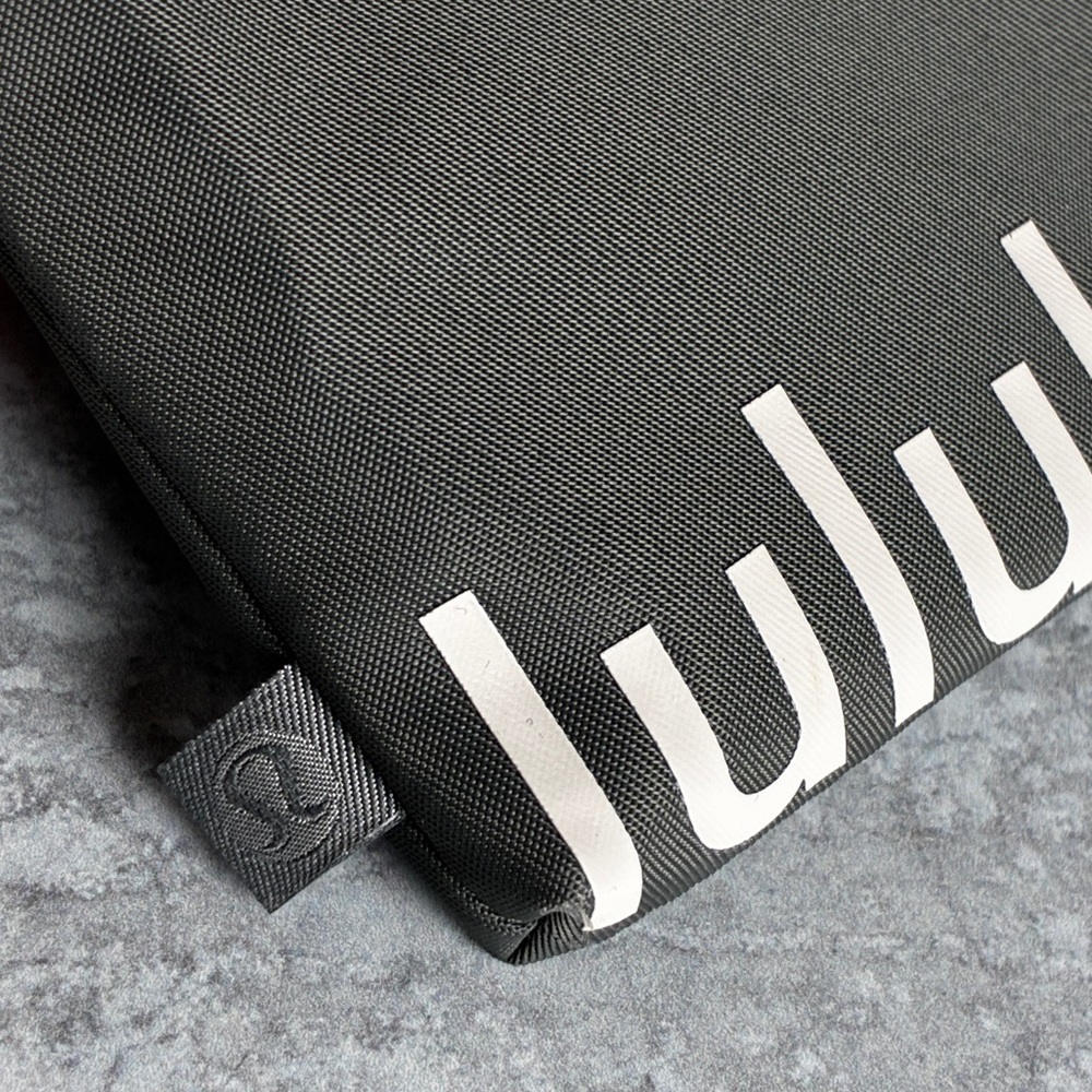Lululemon Clippable Card Pouch Grey Sage Green Light Ivory NWT - Picture 6 of 7